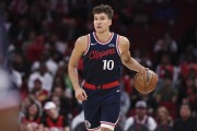 开云体育平台-你也在看季后赛？博格丹：篮球应该引进红牌 假摔的直接红牌罚掉