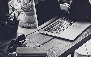 开云体育移动版-小小阳老虎前扑被控住，ES集火拿下老虎一血再留下鲁班大师